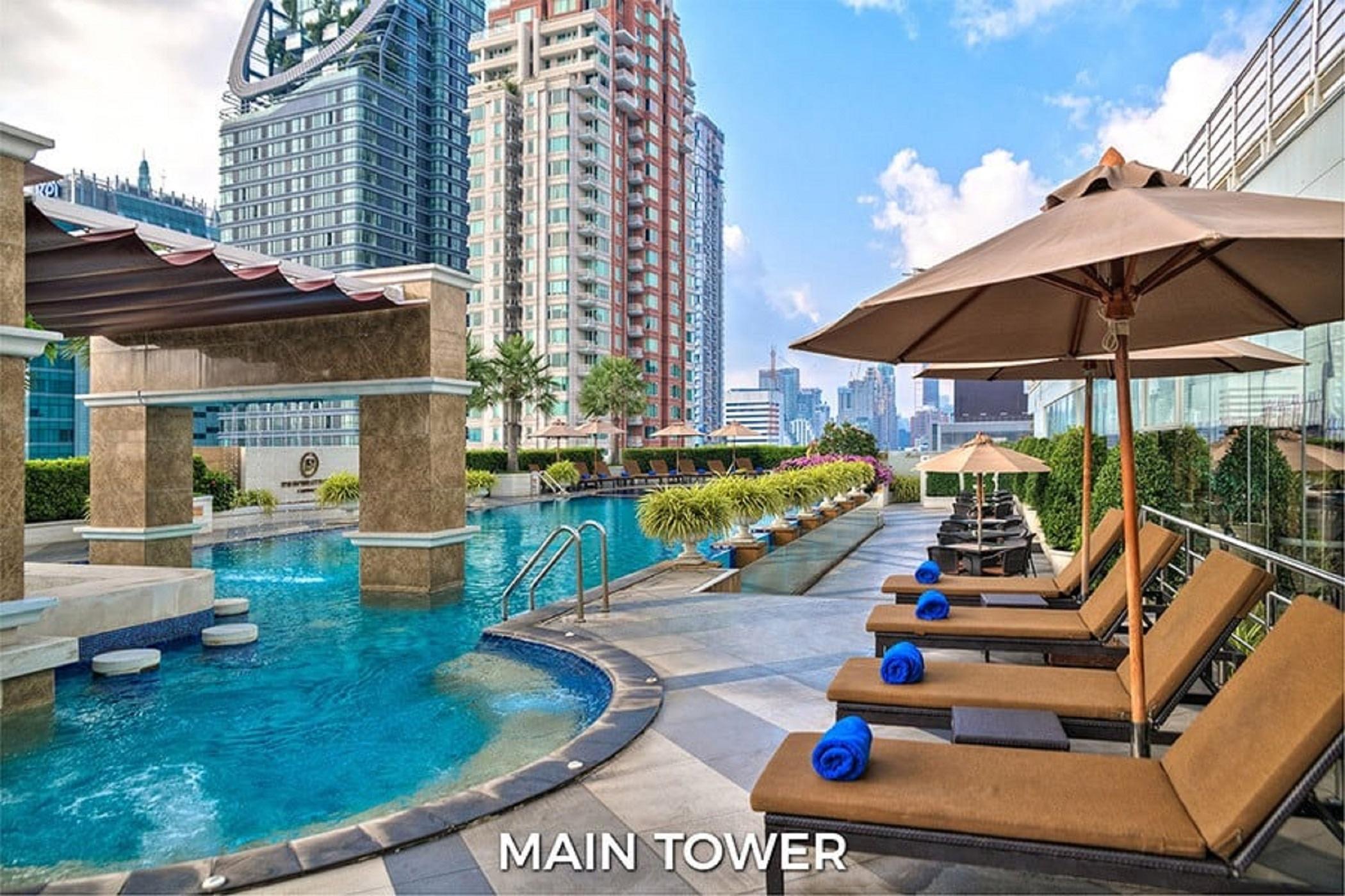 The Berkeley Hotel Pratunam Bangkok Exteriér fotografie The swimming pool at the main tower
