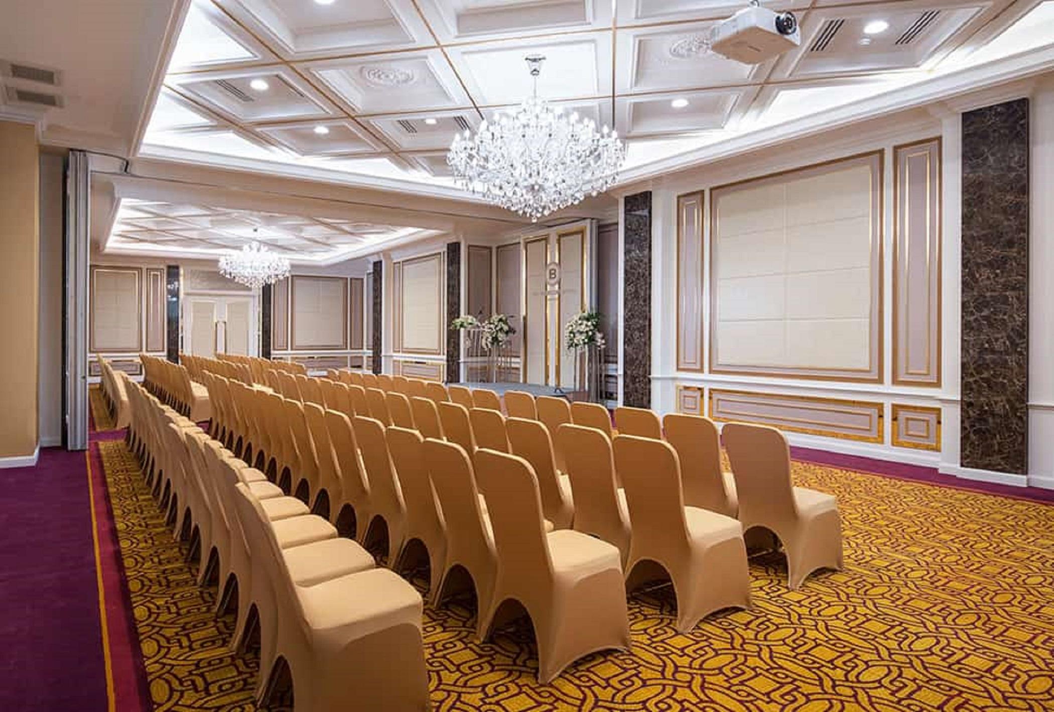 The Berkeley Hotel Pratunam Bangkok Exteriér fotografie The ballroom