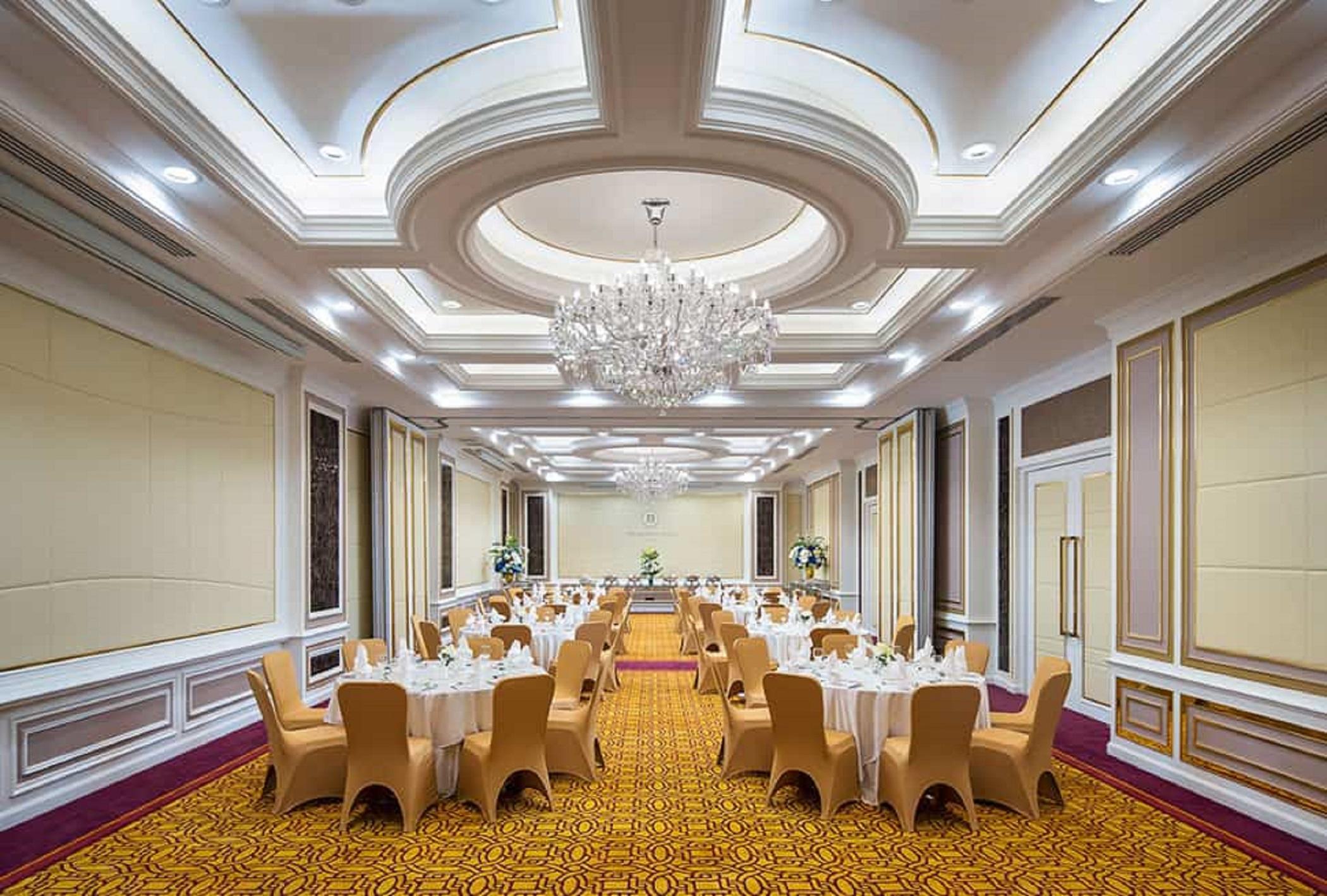 The Berkeley Hotel Pratunam Bangkok Exteriér fotografie The ballroom