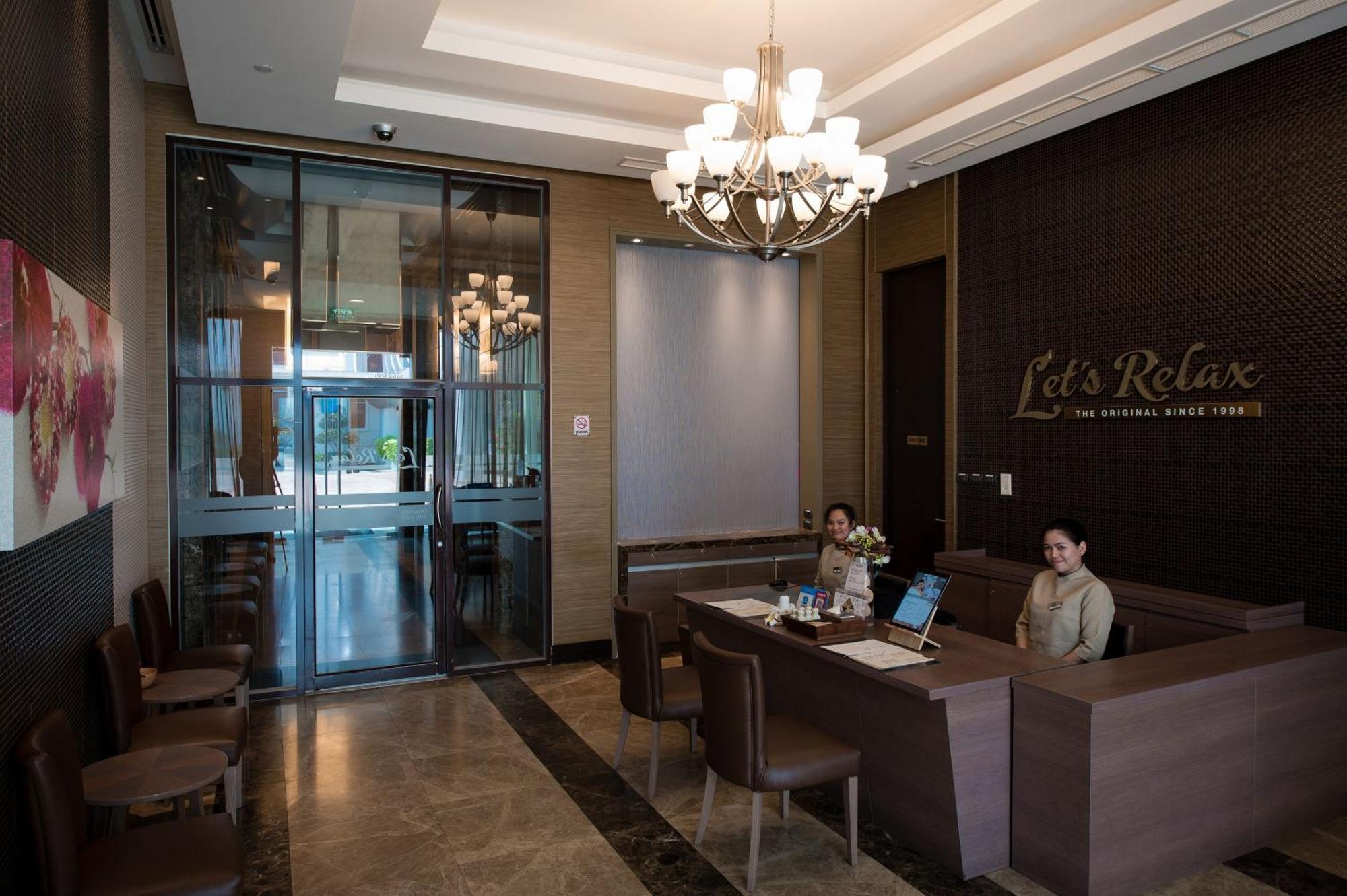 The Berkeley Hotel Pratunam Bangkok Exteriér fotografie Lobby