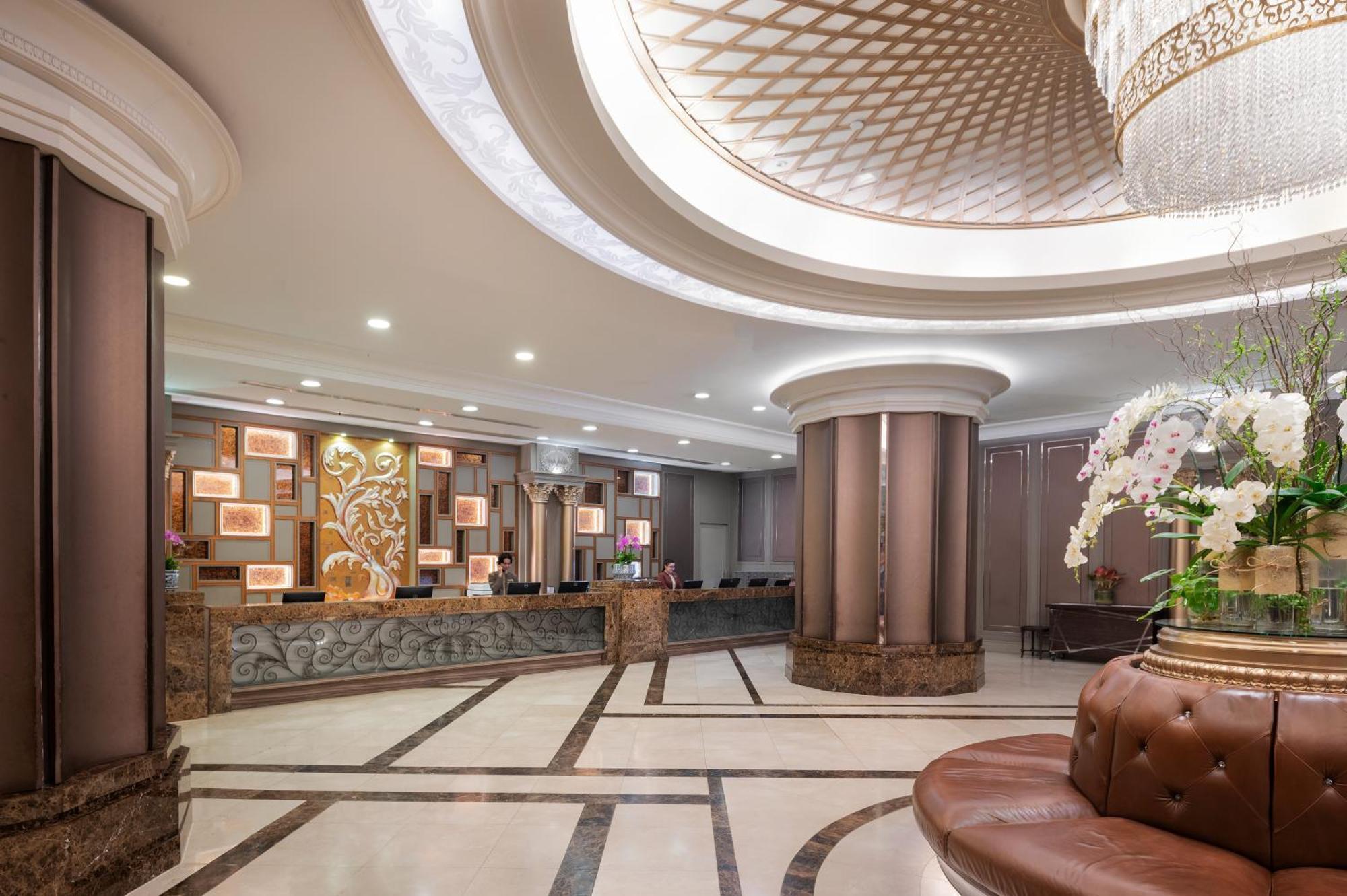 The Berkeley Hotel Pratunam Bangkok Exteriér fotografie The lobby of the hotel
