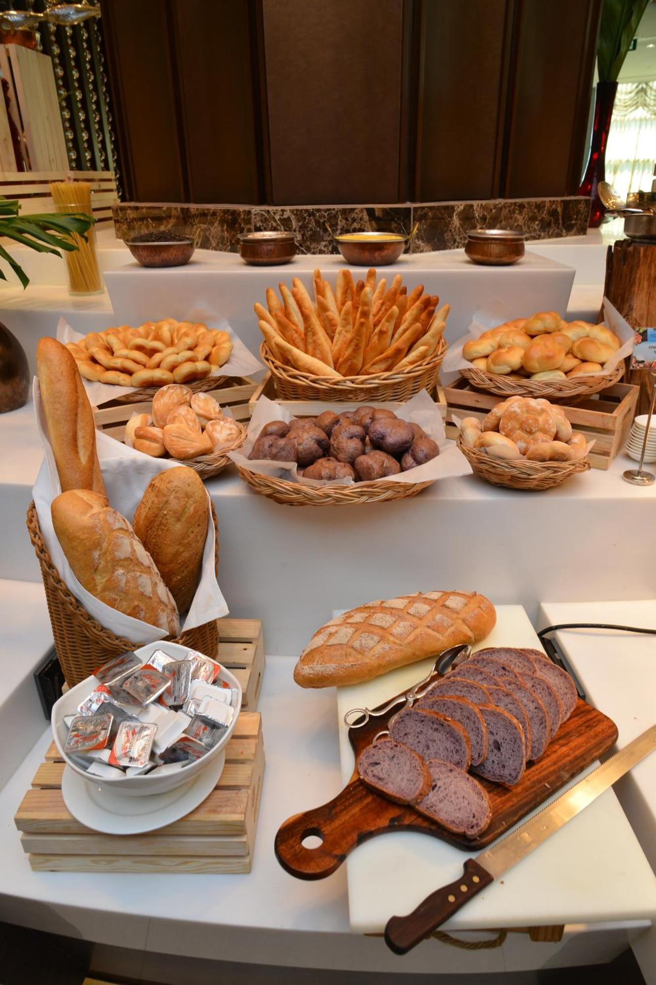 The Berkeley Hotel Pratunam Bangkok Exteriér fotografie Bread