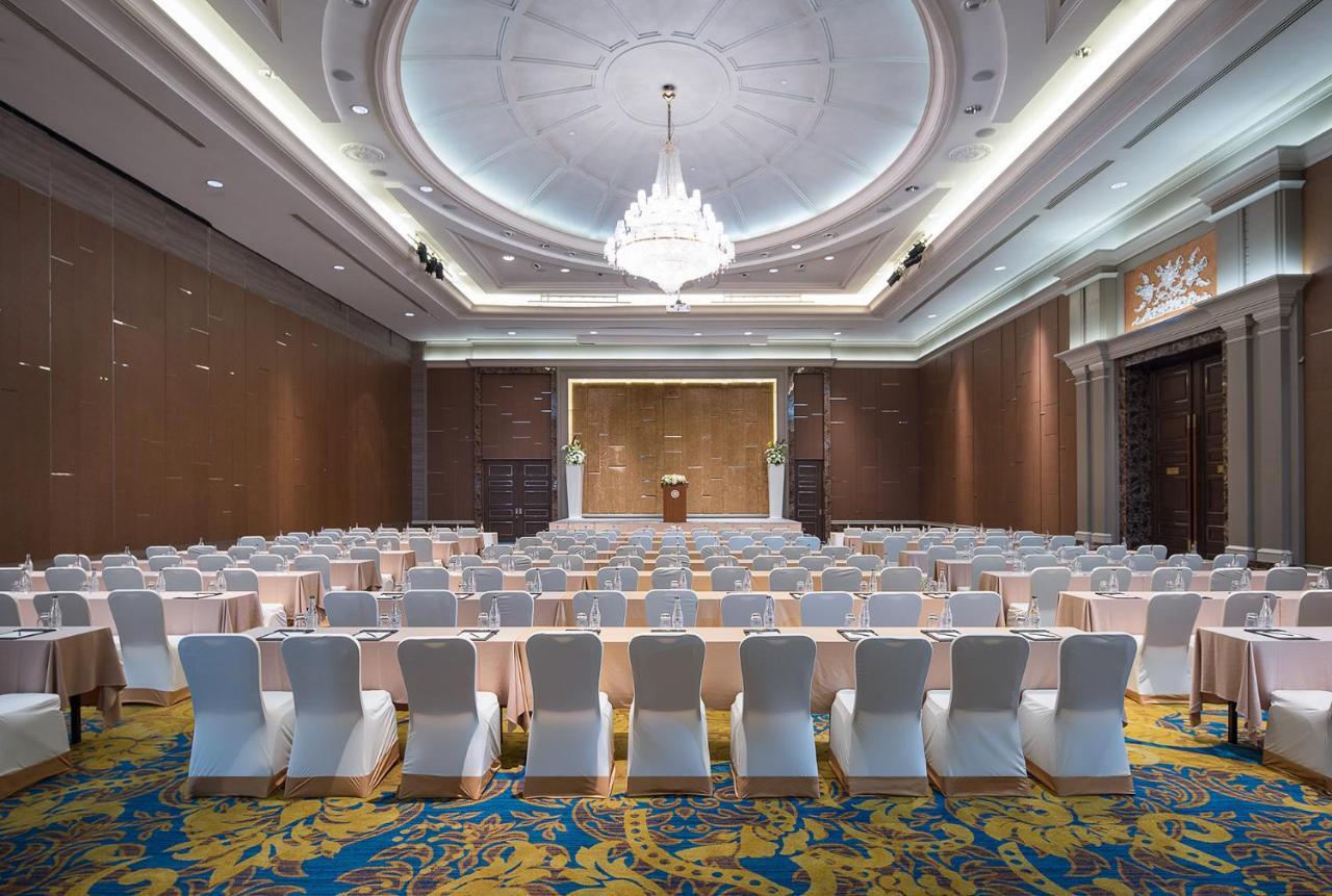 The Berkeley Hotel Pratunam Bangkok Exteriér fotografie The ballroom