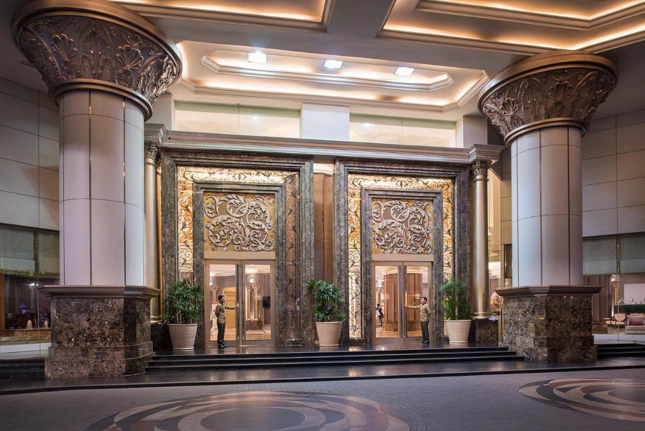The Berkeley Hotel Pratunam Bangkok Exteriér fotografie The lobby of the hotel