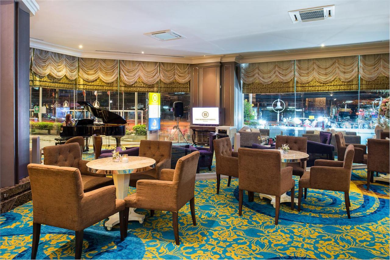 The Berkeley Hotel Pratunam Bangkok Exteriér fotografie Lobby