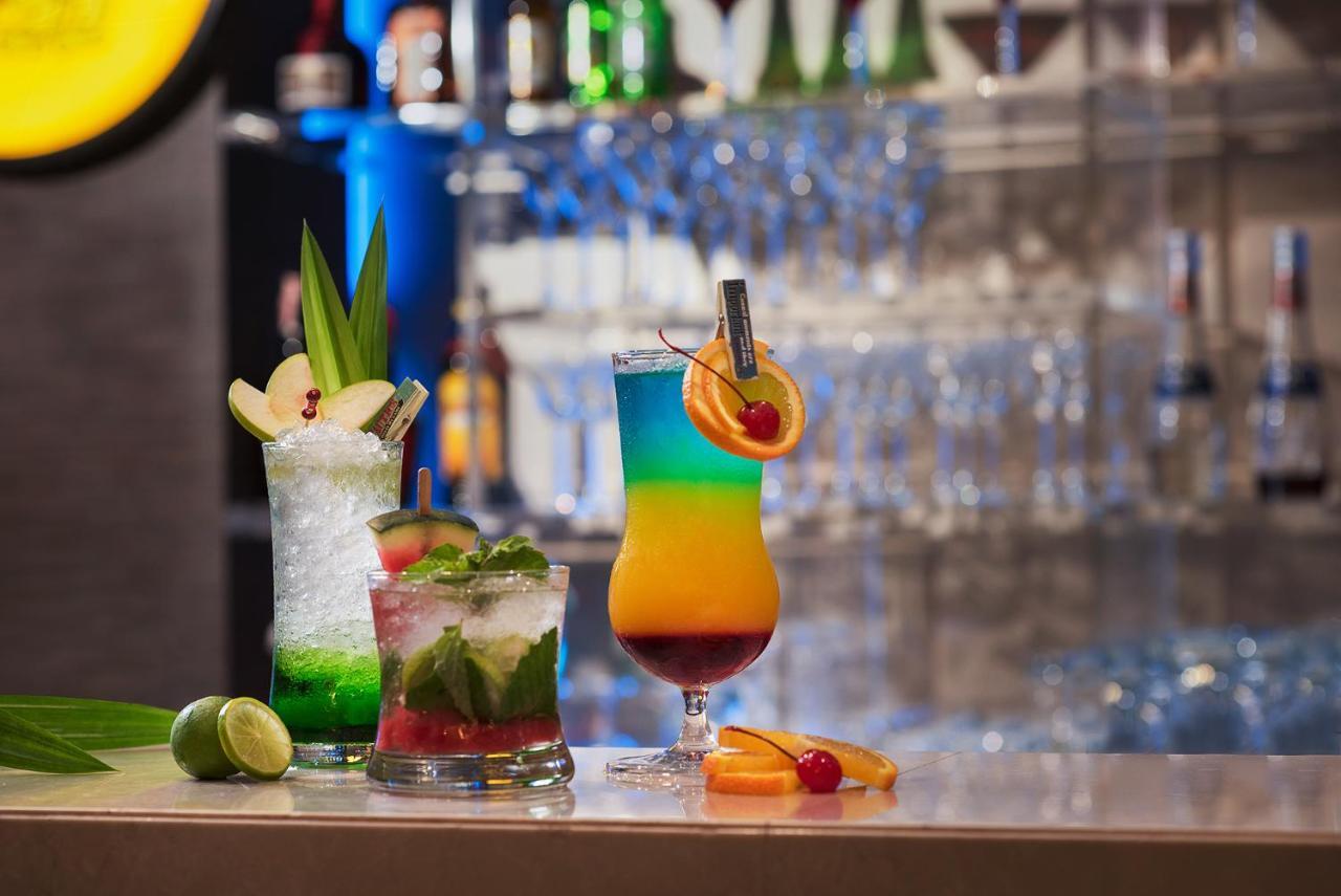 The Berkeley Hotel Pratunam Bangkok Exteriér fotografie Cocktails